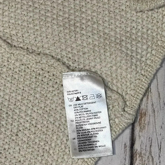 H&M baby girl  knit sweater, cream with gold metallic fibers, size 12-18 months - Picture 4 of 5